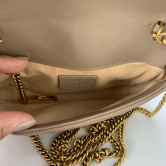 Authentic Gucci GG Marmont super mini matelassé-leather cross-body bag - Picture 6 of 9